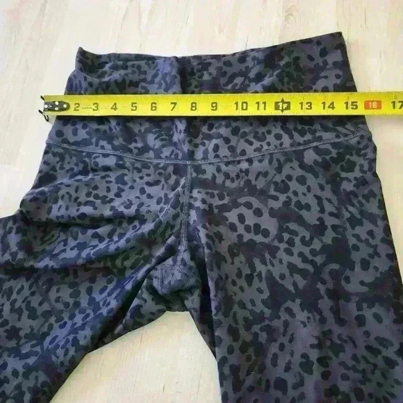 Old Navy leopard print athletic leggings size Large - Picture 6 of 7